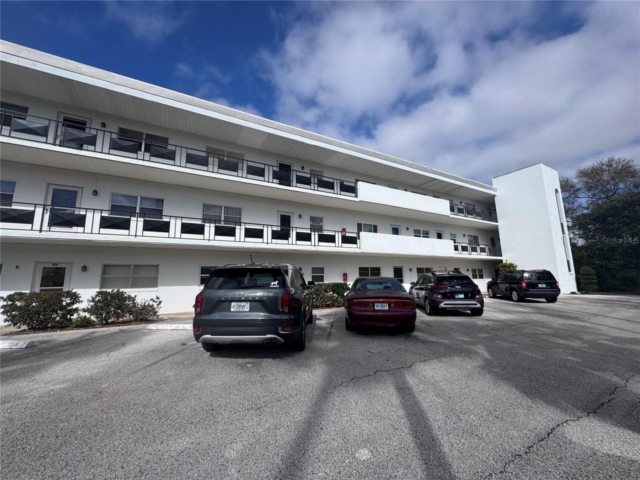 100 El Camino Dr #111 - Photo 3 of 16