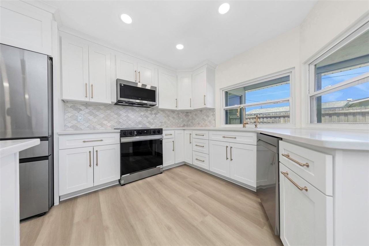 1949 Dolphin Blvd S - Photo 5 of 50