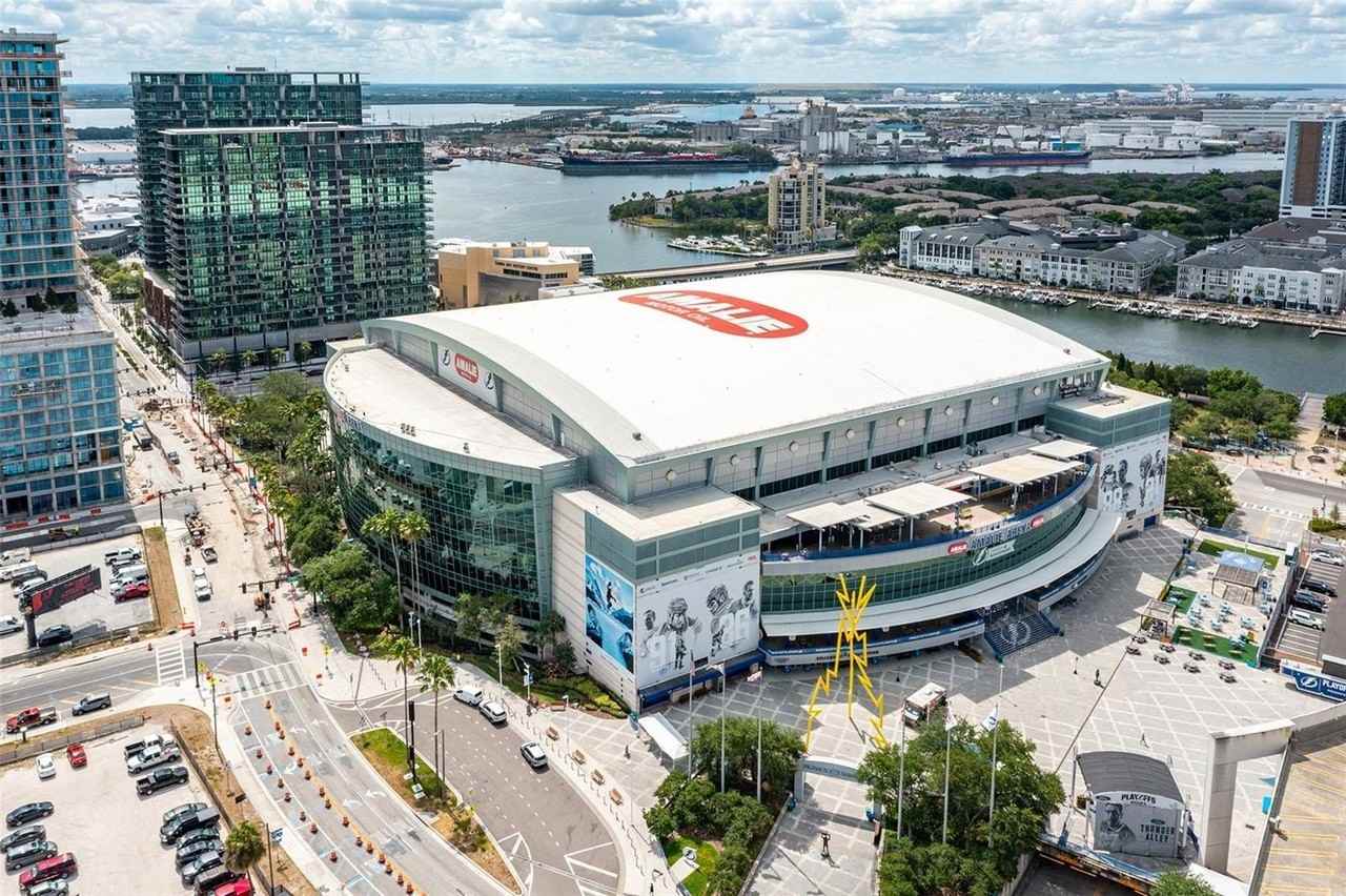 1227 E Madison St #902 - Photo 2 of 40