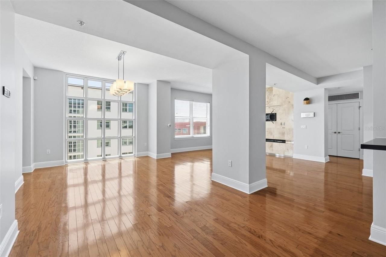 1227 E Madison St #902 - Photo 4 of 40