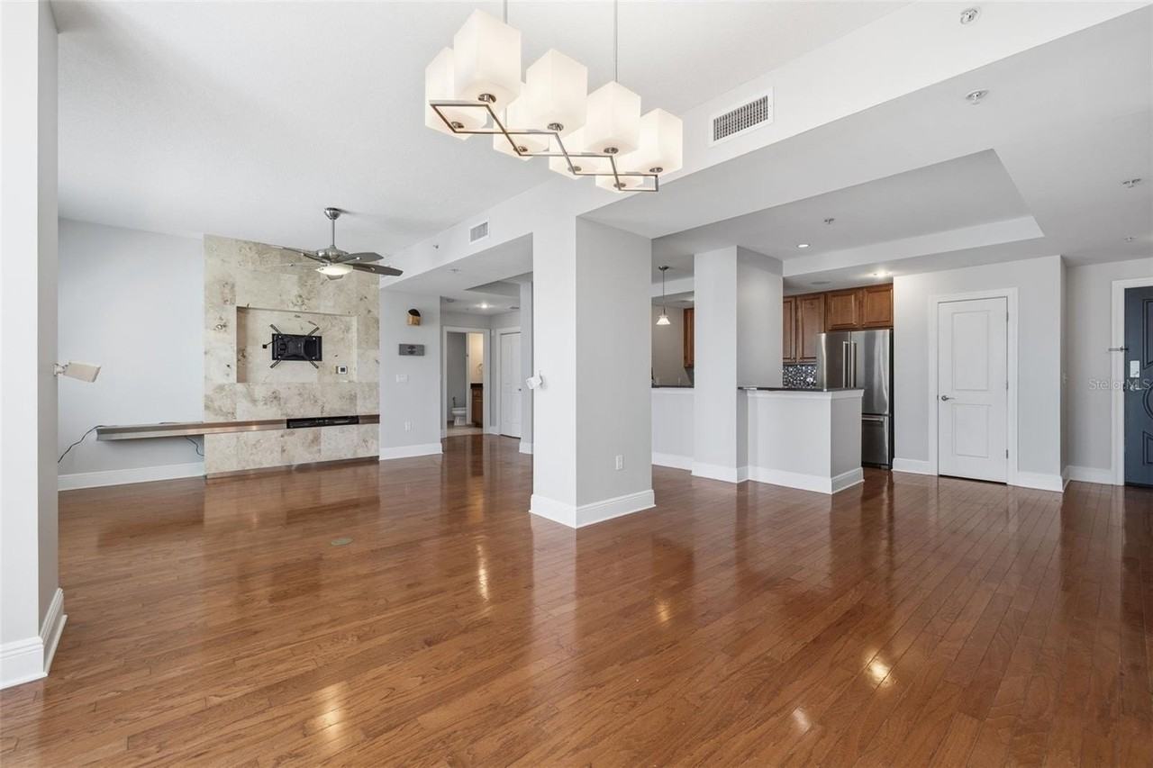 1227 E Madison St #902 - Photo 5 of 40