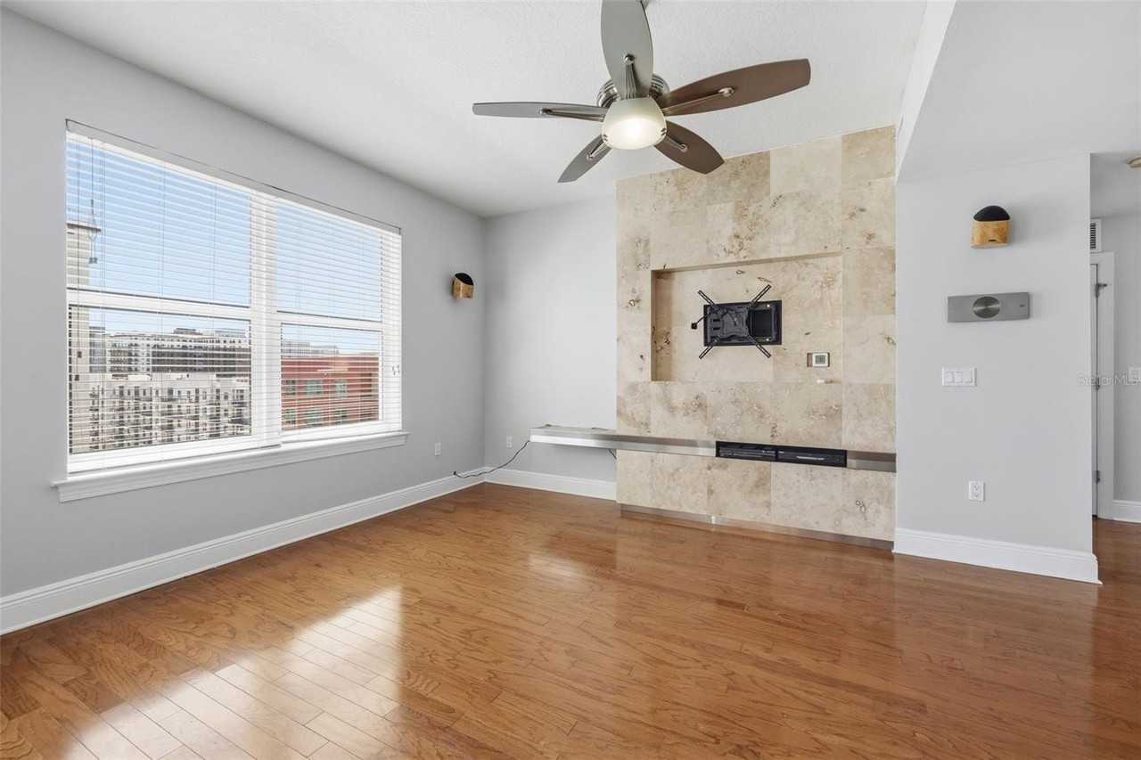 1227 E Madison St #902 - Photo 6 of 40