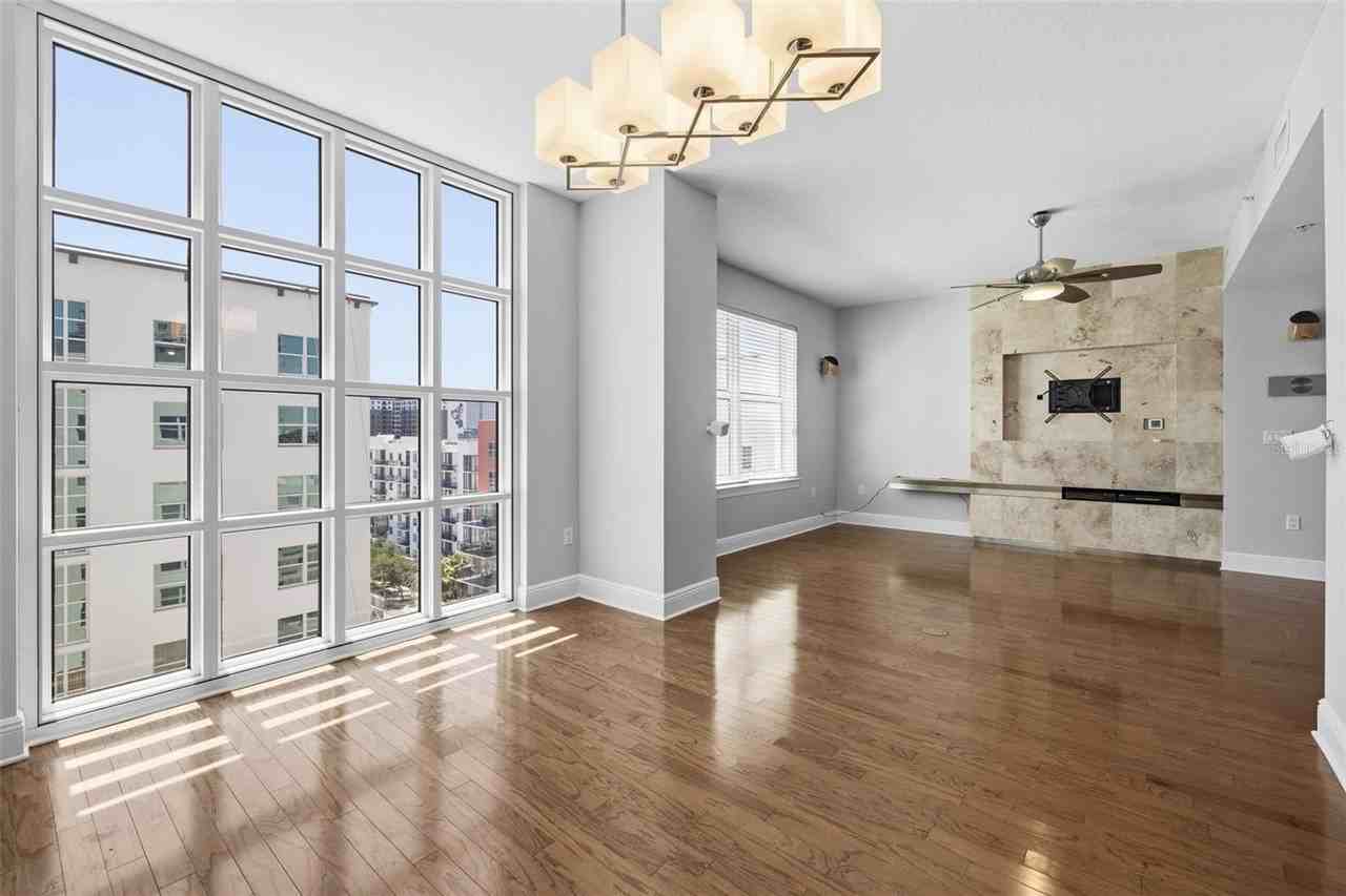 1227 E Madison St #902 - Photo 7 of 40