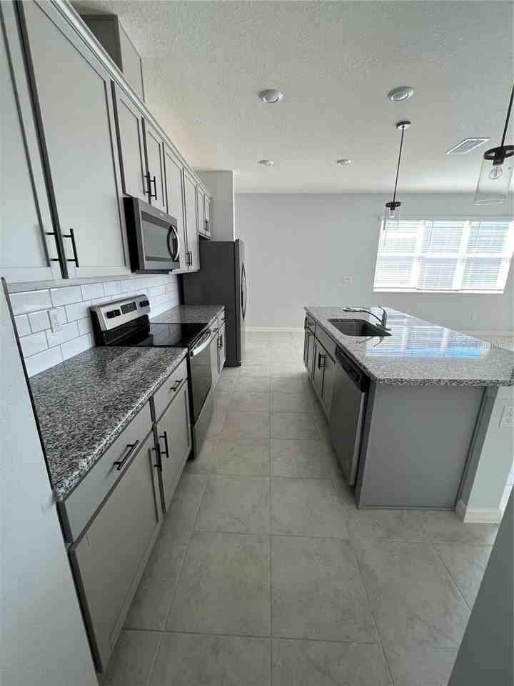 2580 89th Street Cir E - Photo 3 of 14