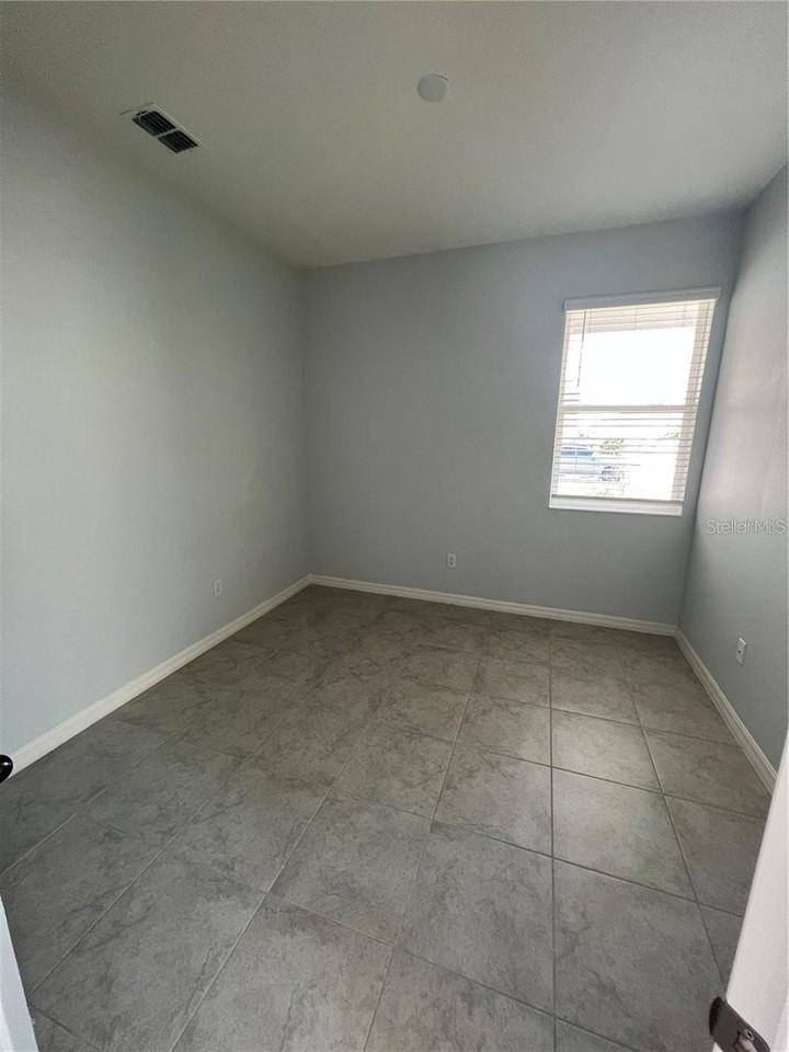 2580 89th Street Cir E - Photo 5 of 14