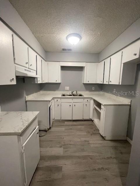 2411 Idlewild St - Photo 4 of 11