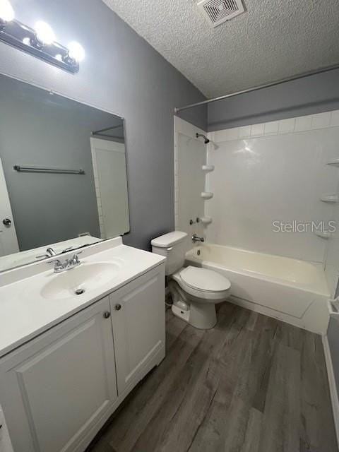 2411 Idlewild St - Photo 6 of 11