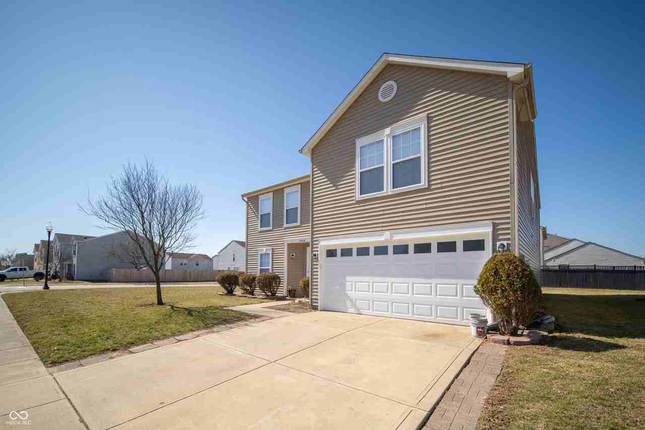 1566 Howell Dr - Photo 2 of 26