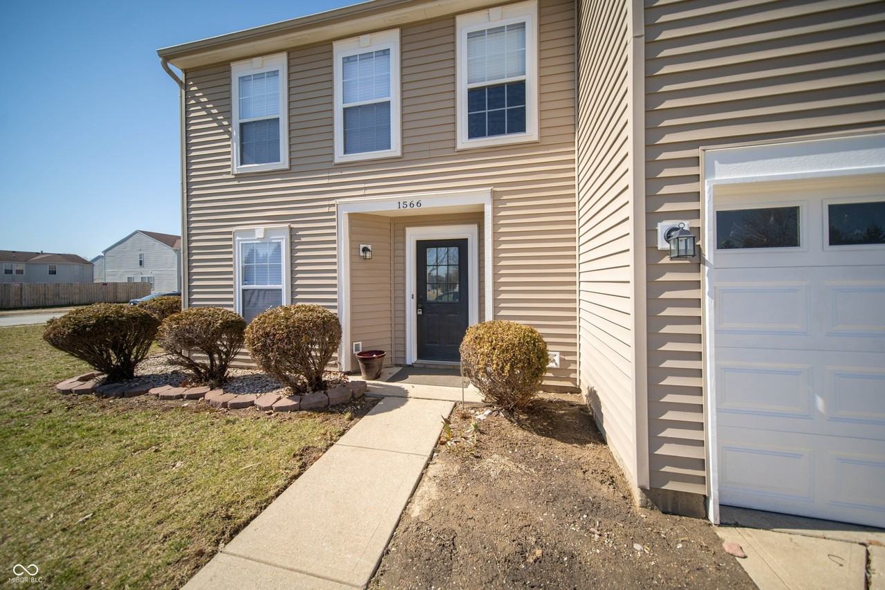 1566 Howell Dr - Photo 4 of 26