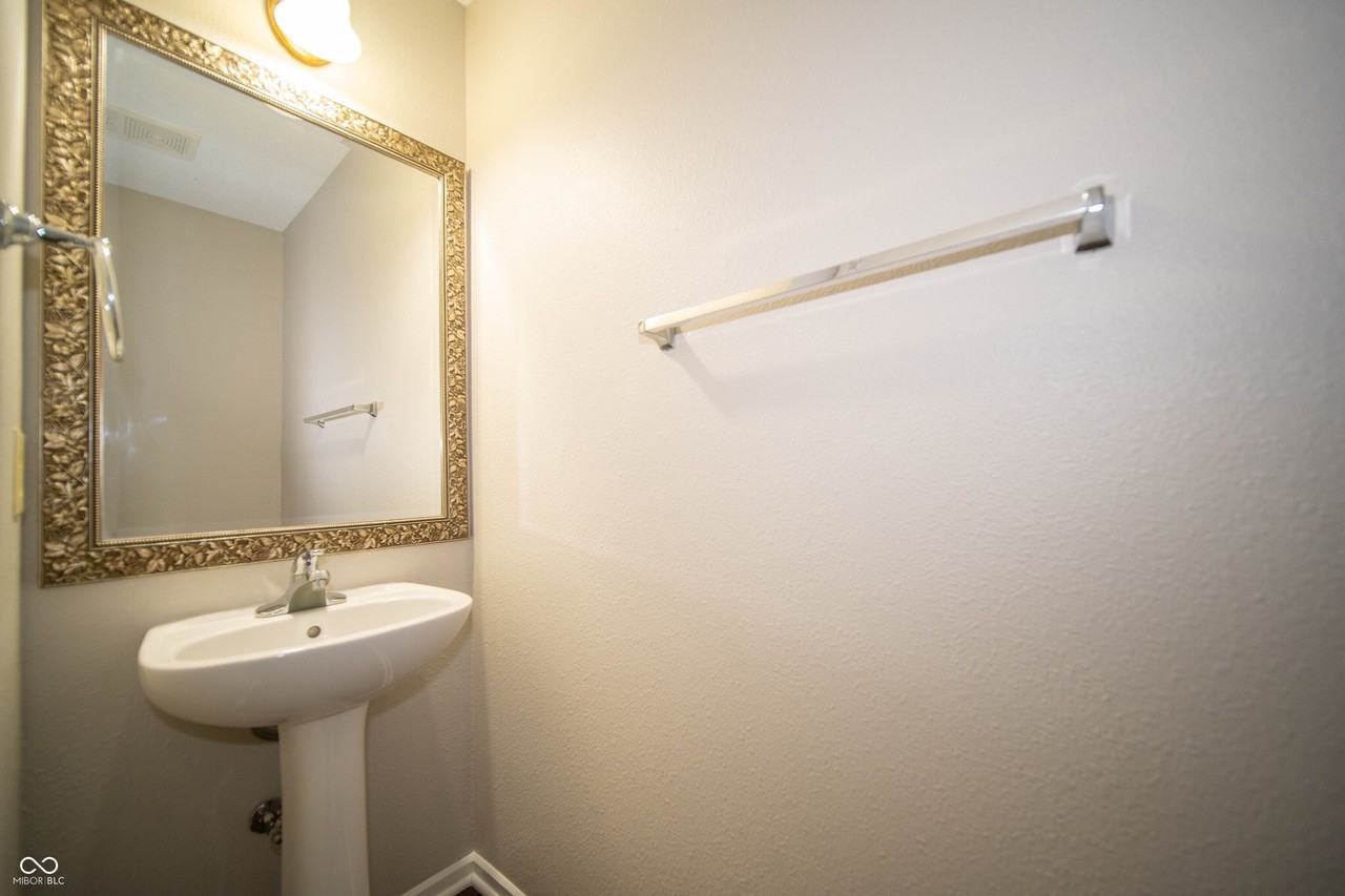 1566 Howell Dr - Photo 5 of 26