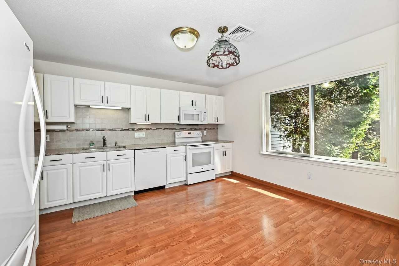 750 Heritage Hls #B - Photo 3 of 10