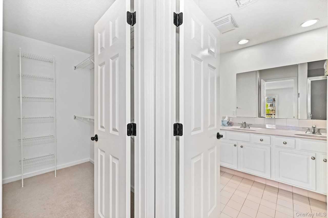 750 Heritage Hls #B - Photo 6 of 10