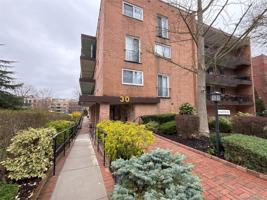 featured image of 30 Barstow Rd #LL4