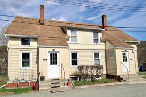 featured image of 4 Schoolhouse Ln