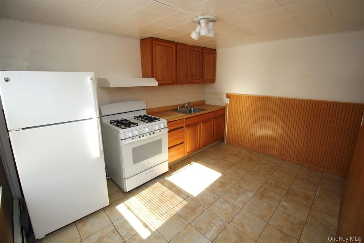 4 Schoolhouse Ln - Photo 4 of 12