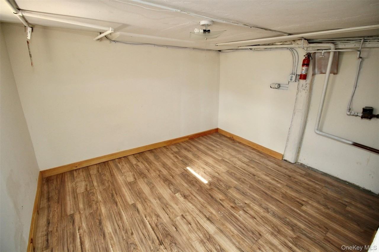 4 Schoolhouse Ln - Photo 6 of 12