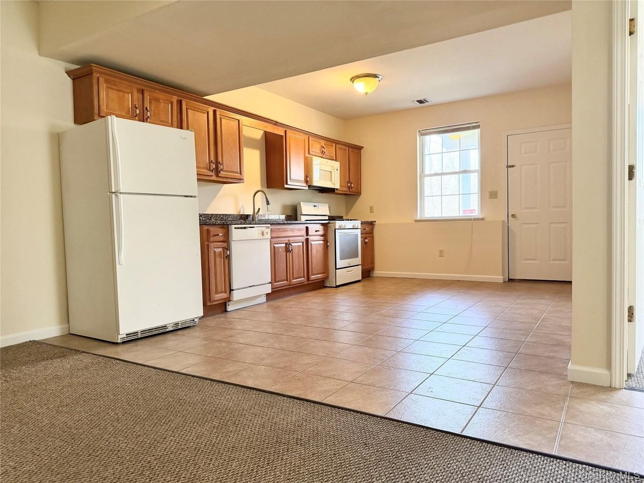 105 N Montgomery St - Photo 3 of 15