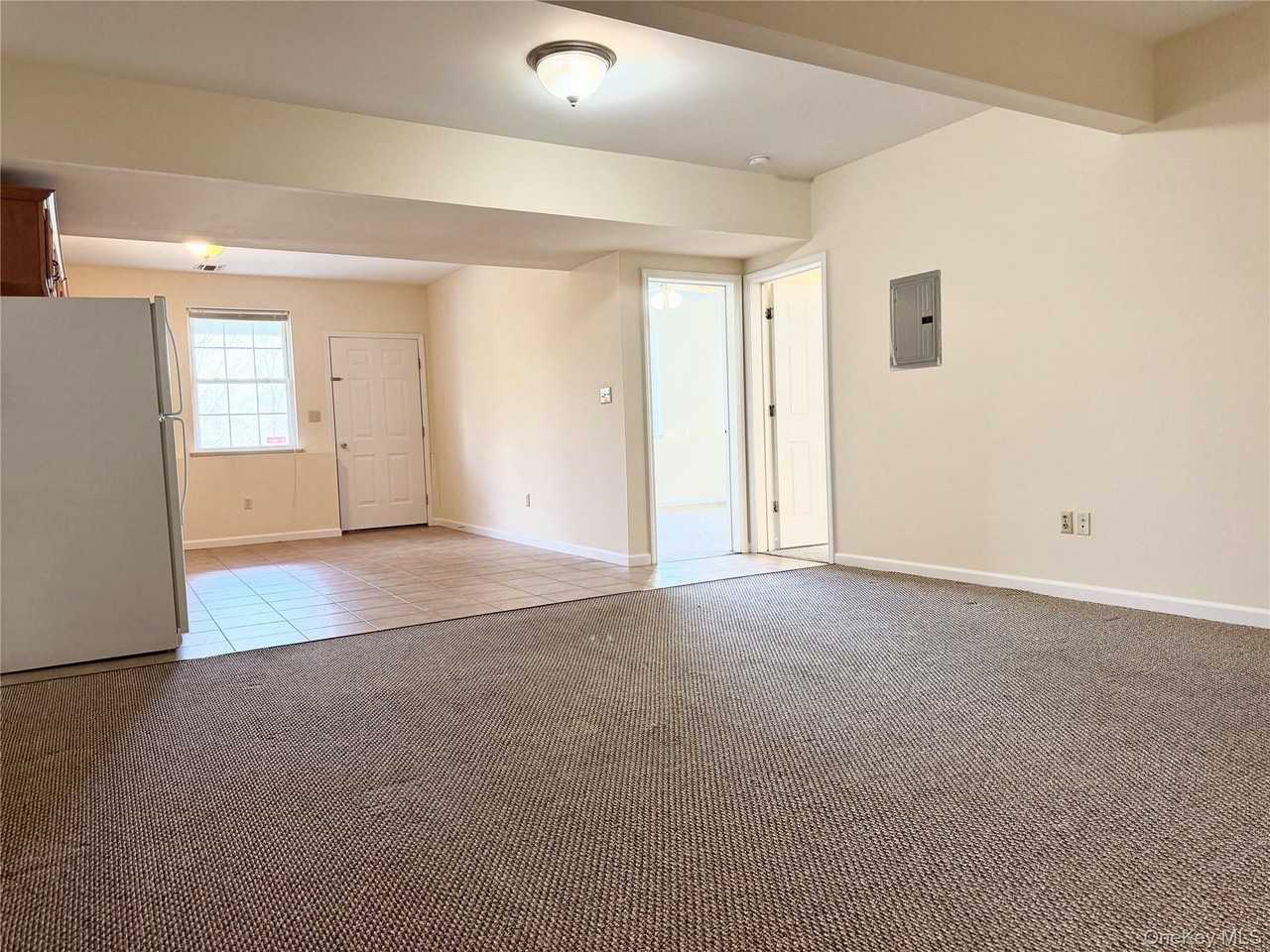 105 N Montgomery St - Photo 4 of 15