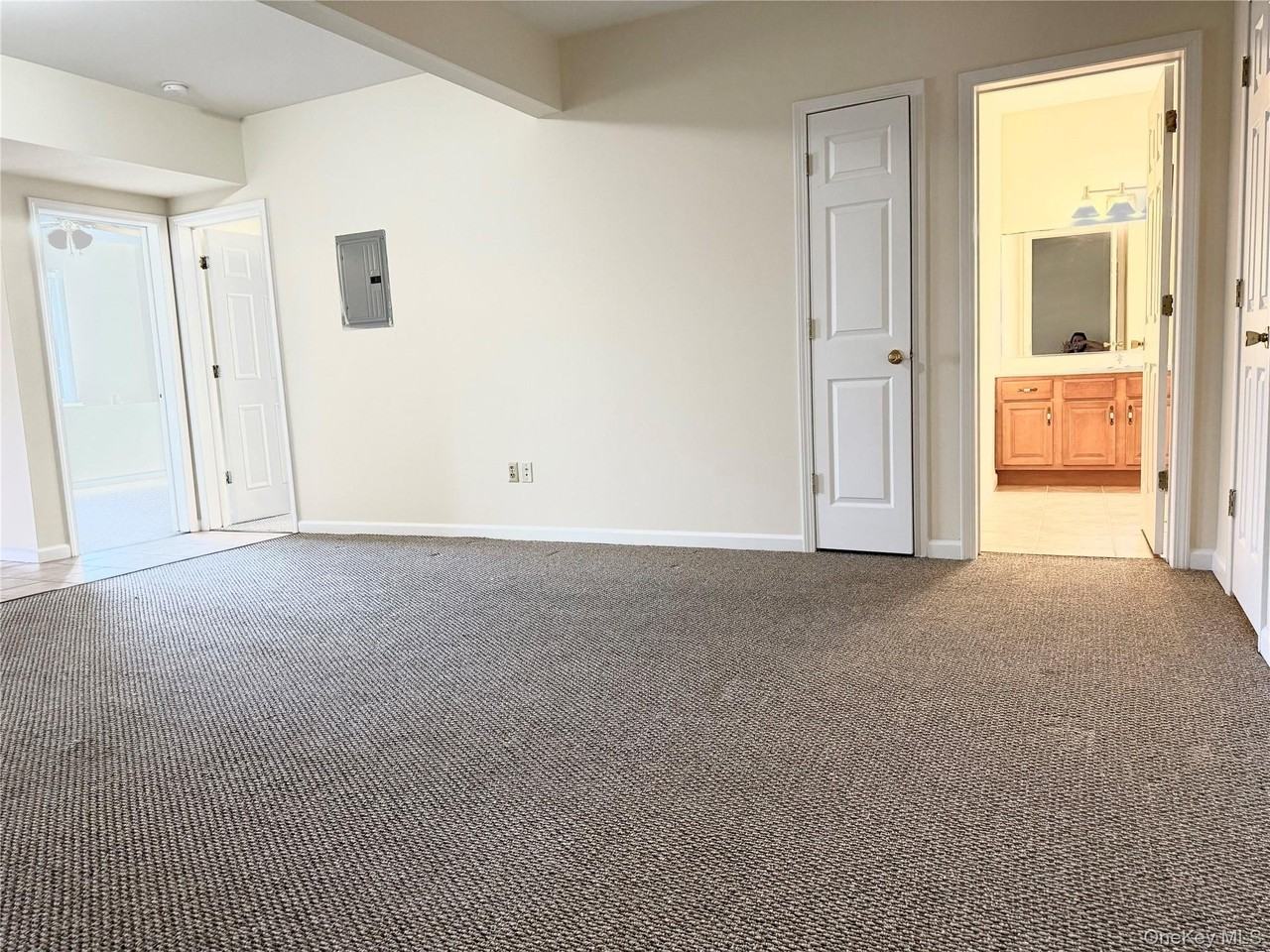 105 N Montgomery St - Photo 5 of 15