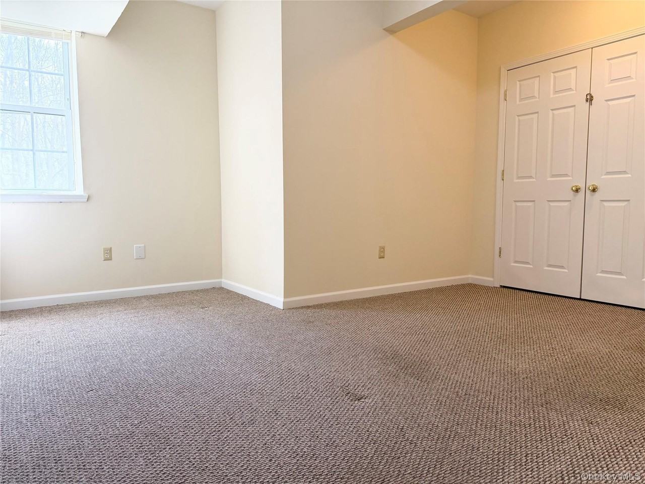 105 N Montgomery St - Photo 7 of 15