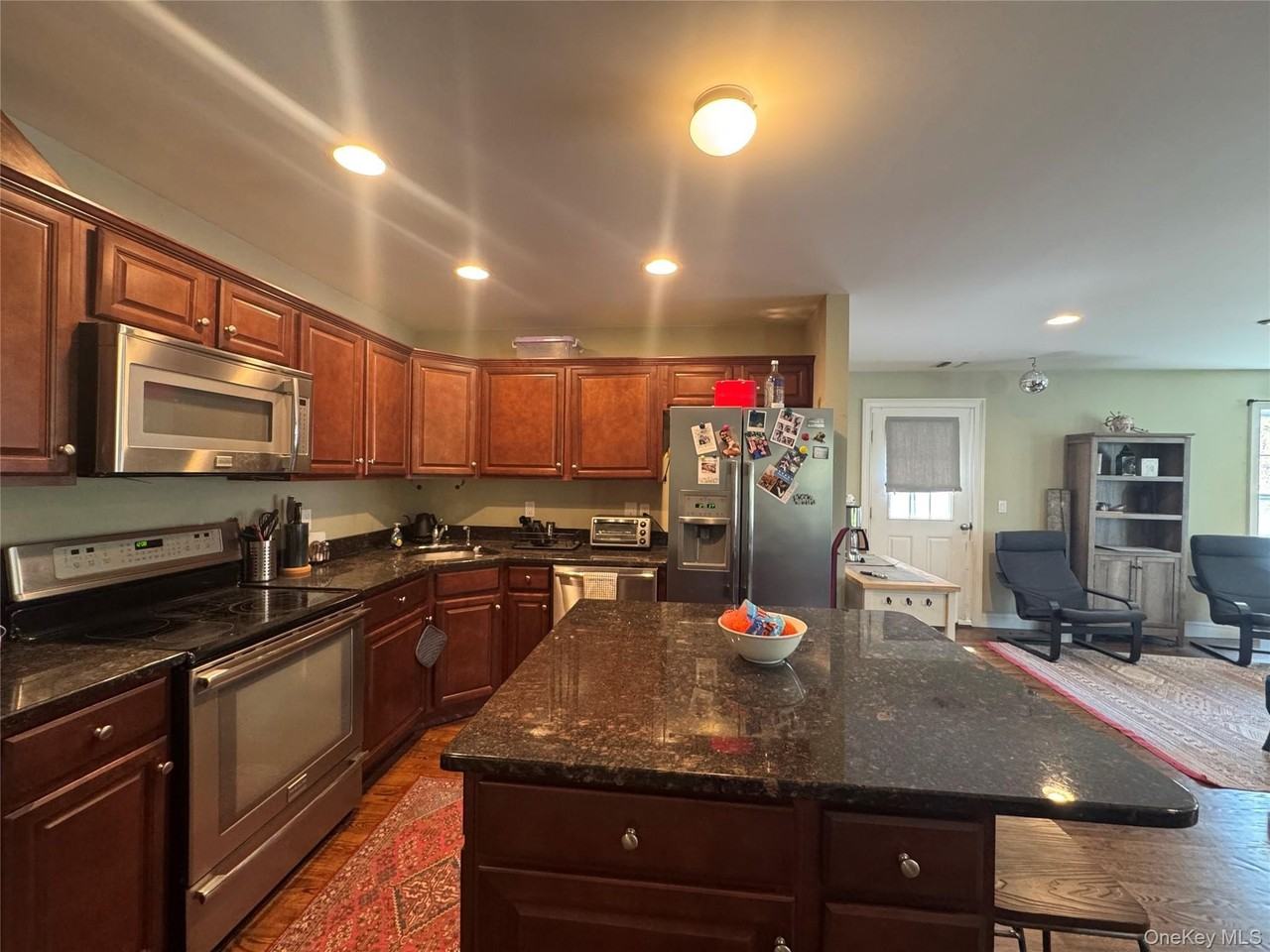 907 Main St - Photo 5 of 16