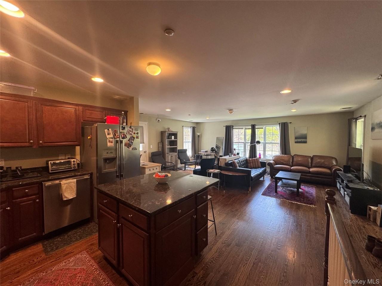 907 Main St - Photo 6 of 16