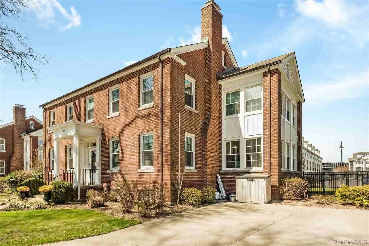 312 Ellington Ave E - Photo 2 of 32