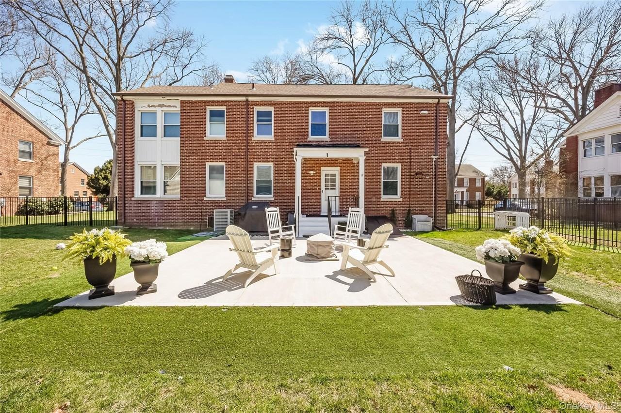 312 Ellington Ave E - Photo 4 of 32