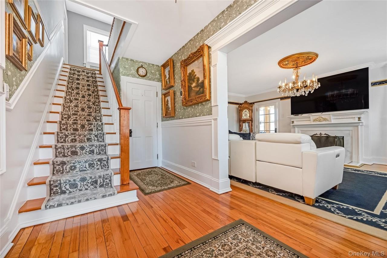 312 Ellington Ave E - Photo 7 of 32