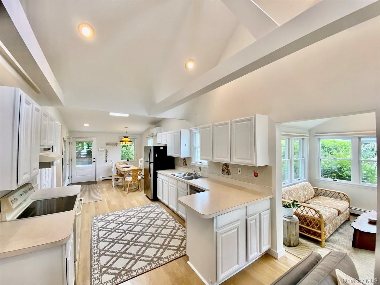 1875 Bayview Ave - Photo 2 of 17