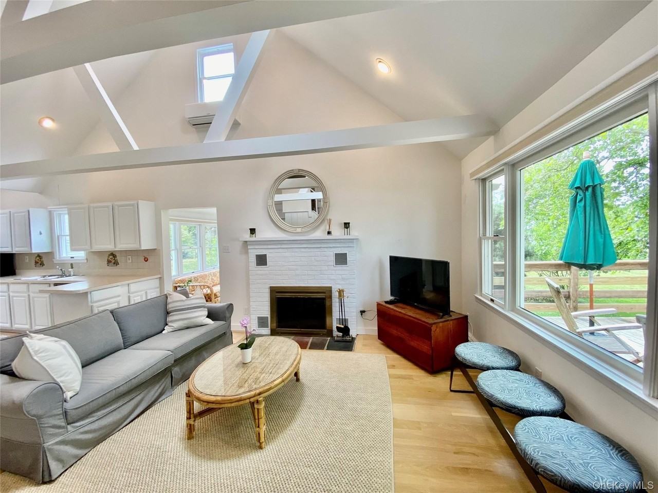 1875 Bayview Ave - Photo 4 of 17