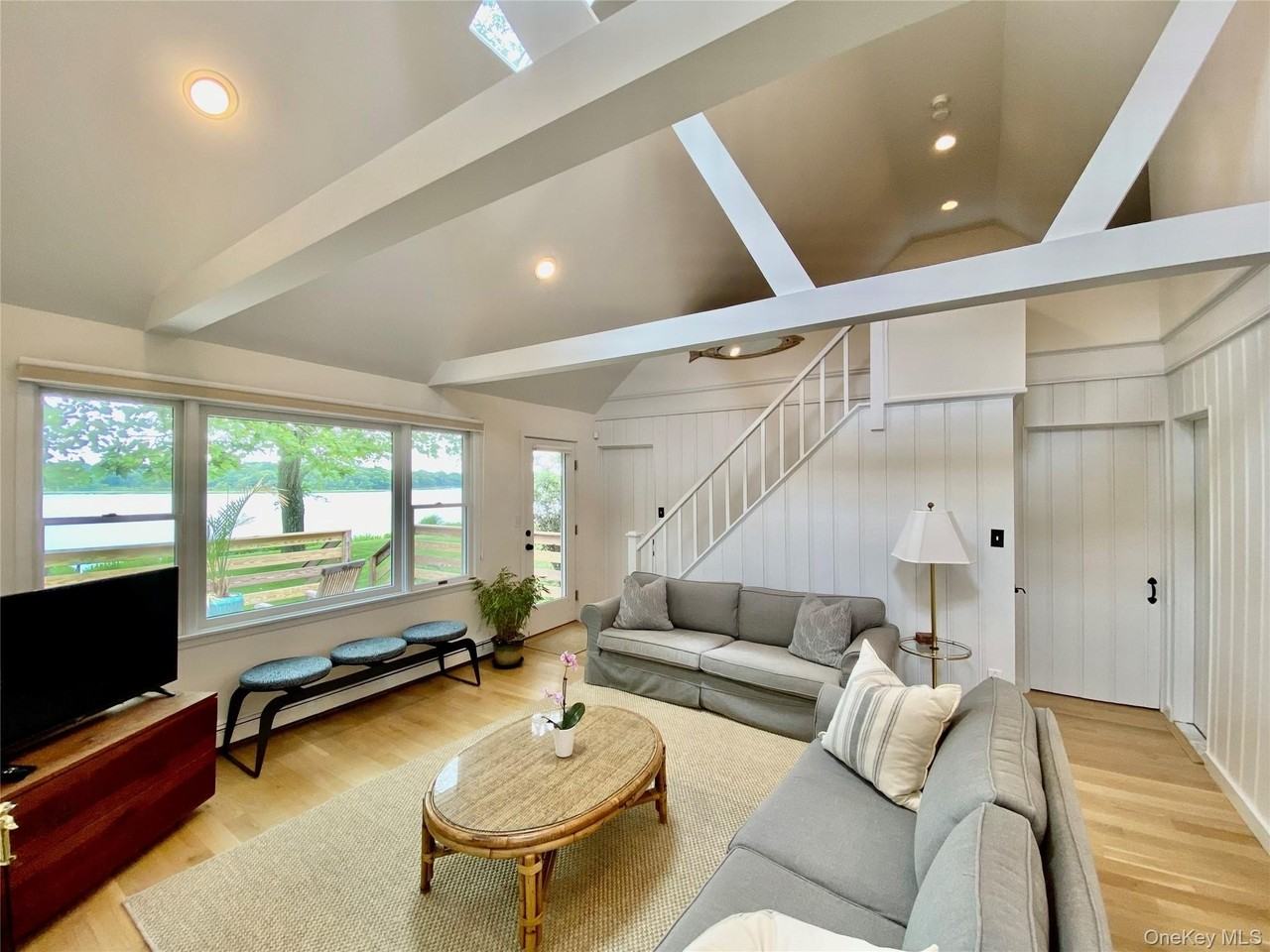 1875 Bayview Ave - Photo 5 of 17