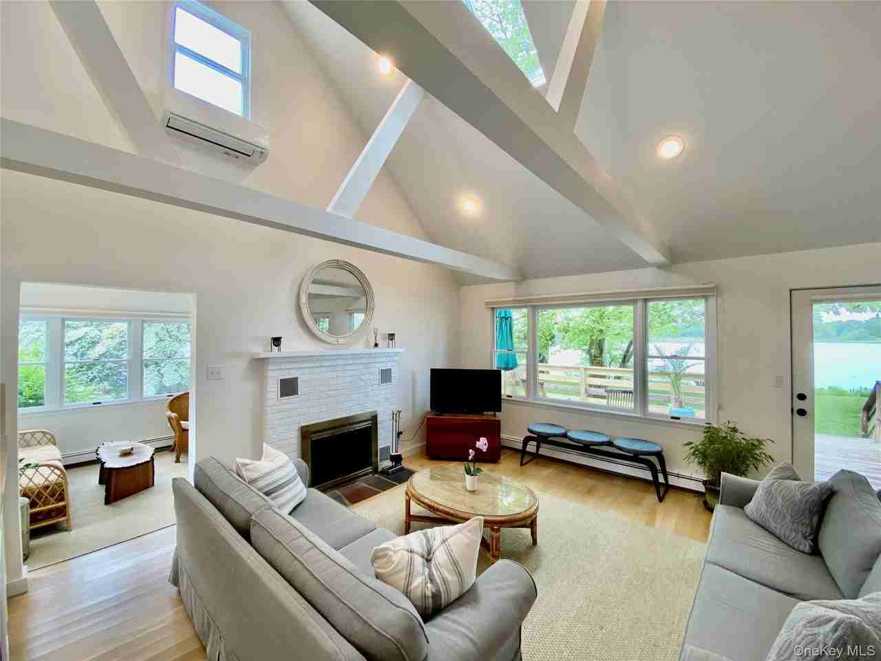 1875 Bayview Ave - Photo 6 of 17