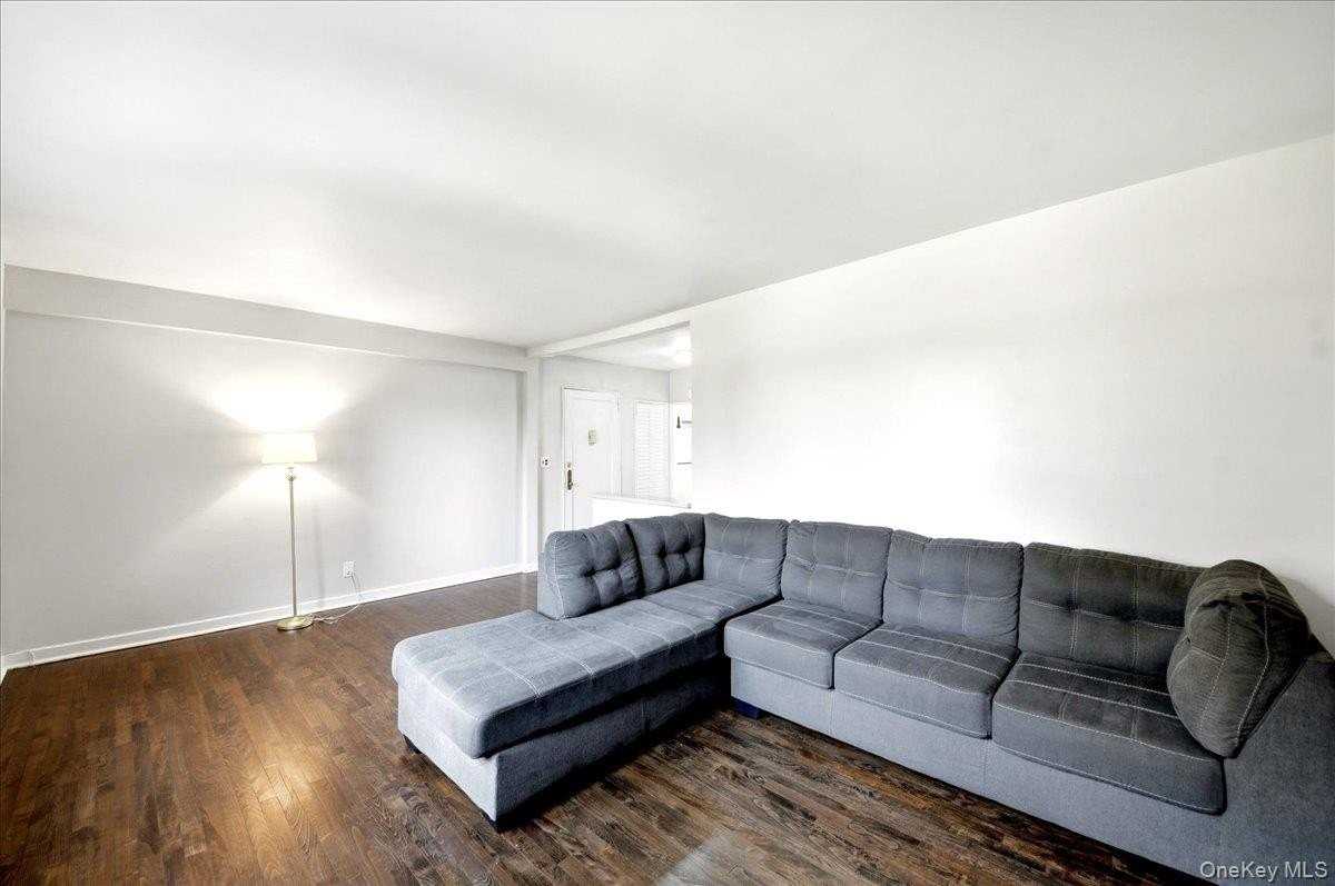 12 Wainwright Ave #1B - Photo 4 of 14