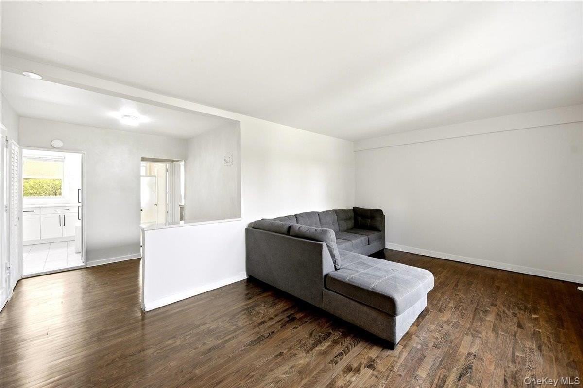 12 Wainwright Ave #1B - Photo 5 of 14