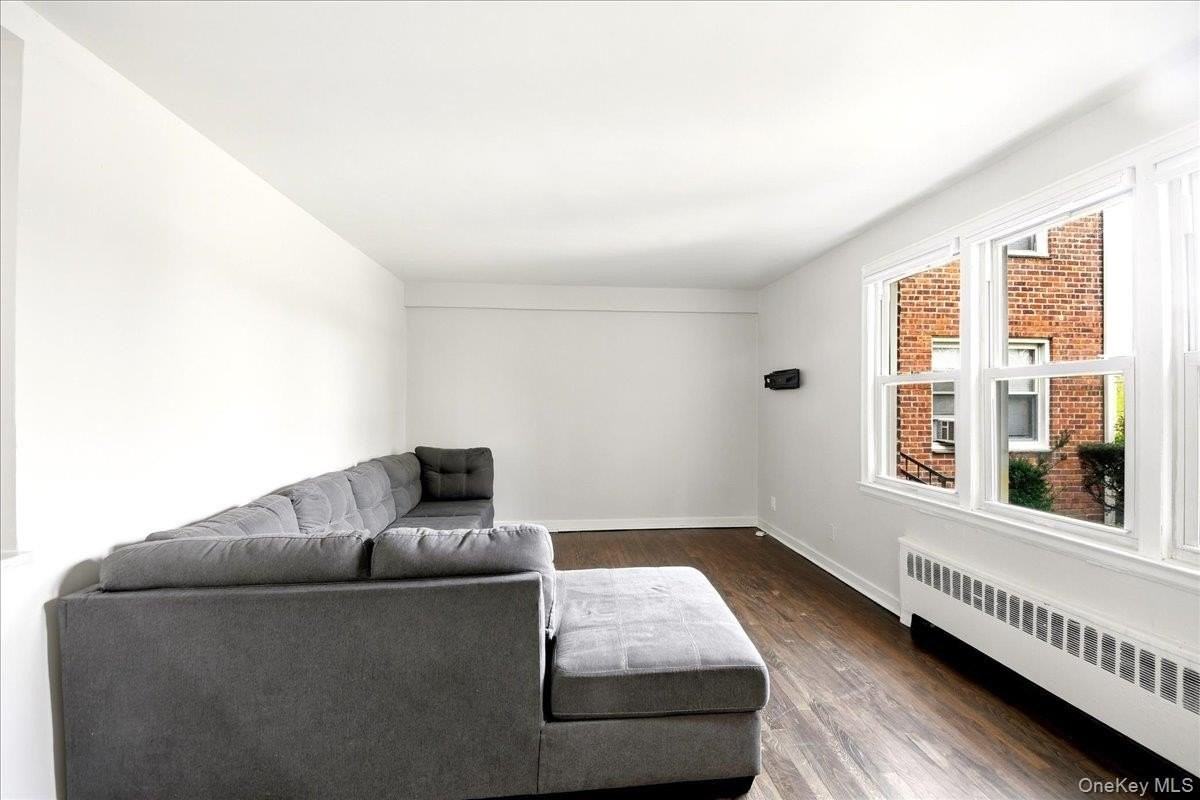 12 Wainwright Ave #1B - Photo 6 of 14