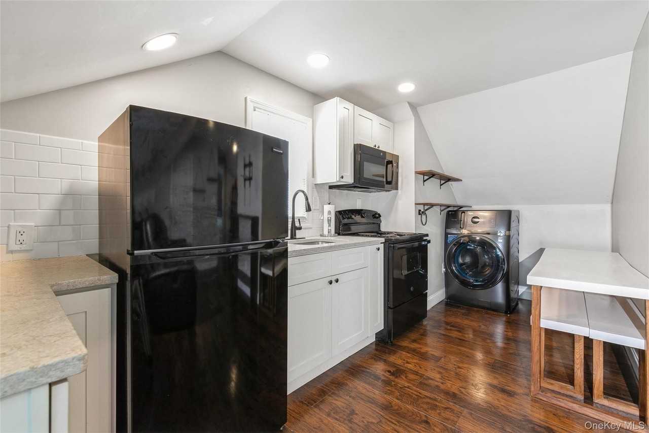 39 Bay Shore Ave - Photo 2 of 20