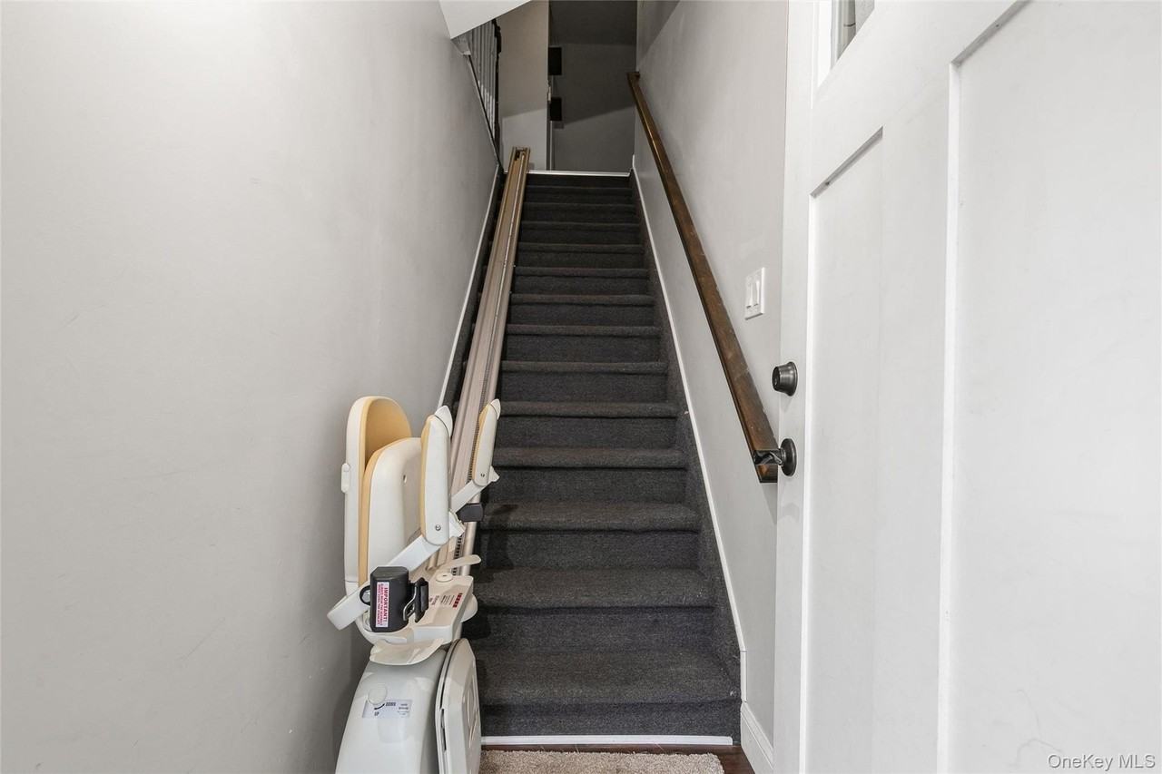 39 Bay Shore Ave - Photo 3 of 20