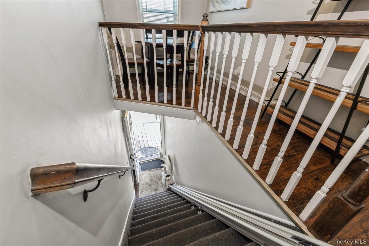 39 Bay Shore Ave - Photo 4 of 20