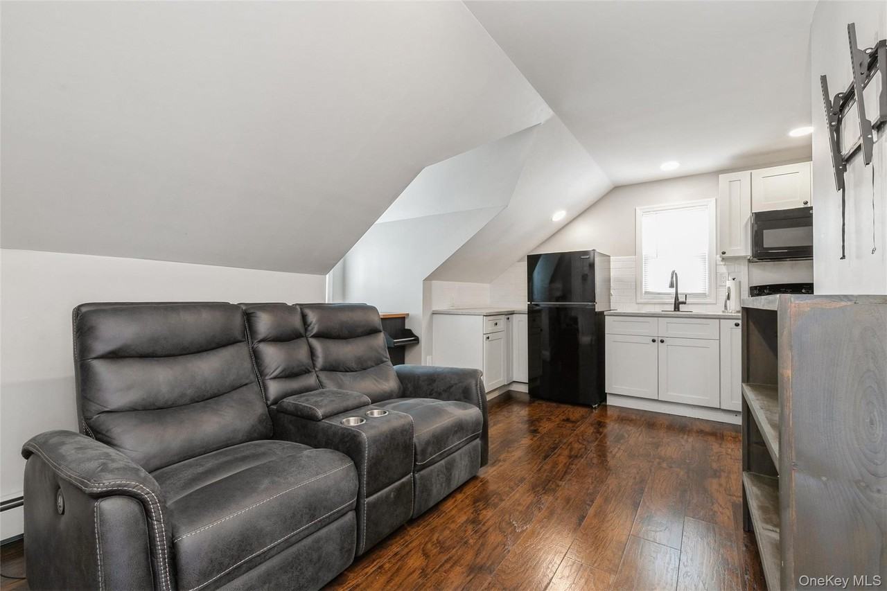 39 Bay Shore Ave - Photo 5 of 20