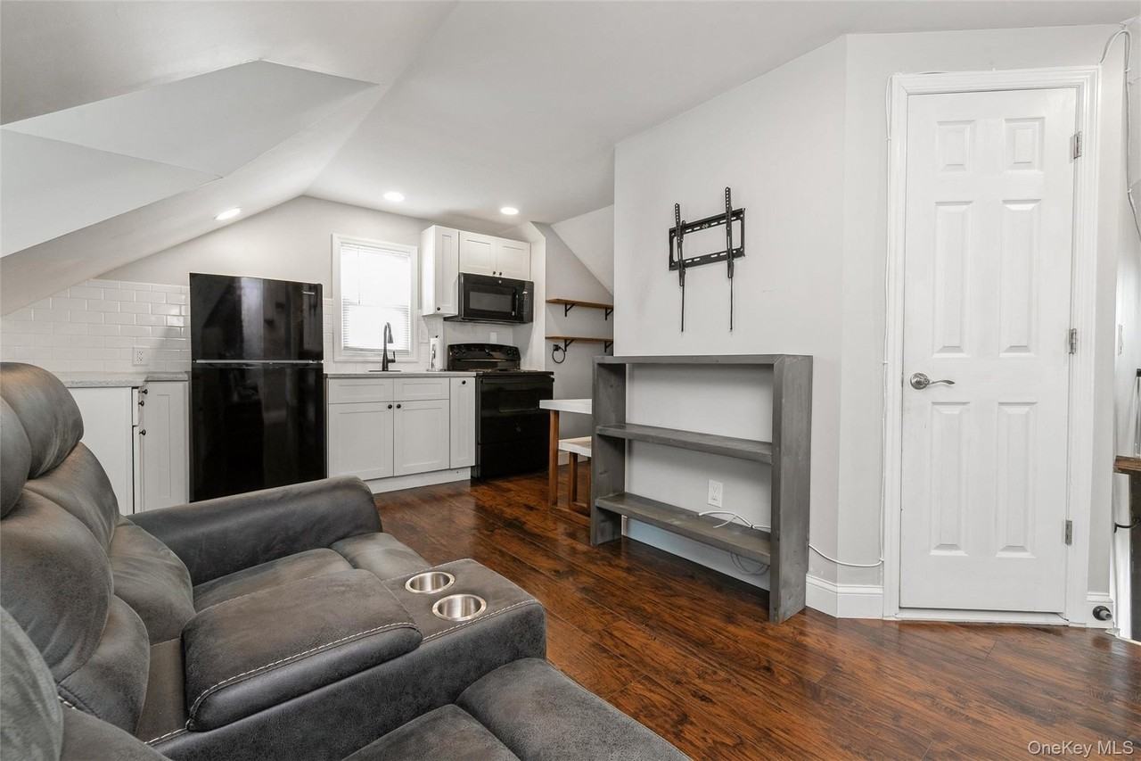 39 Bay Shore Ave - Photo 6 of 20