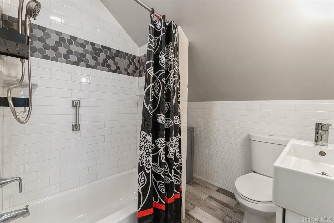 39 Bay Shore Ave - Photo 7 of 20