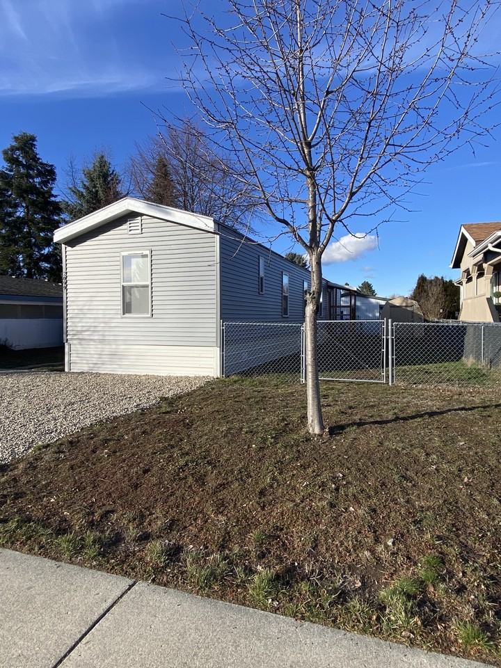 2099 W Plymouth Cir #C28 - Photo 4 of 30