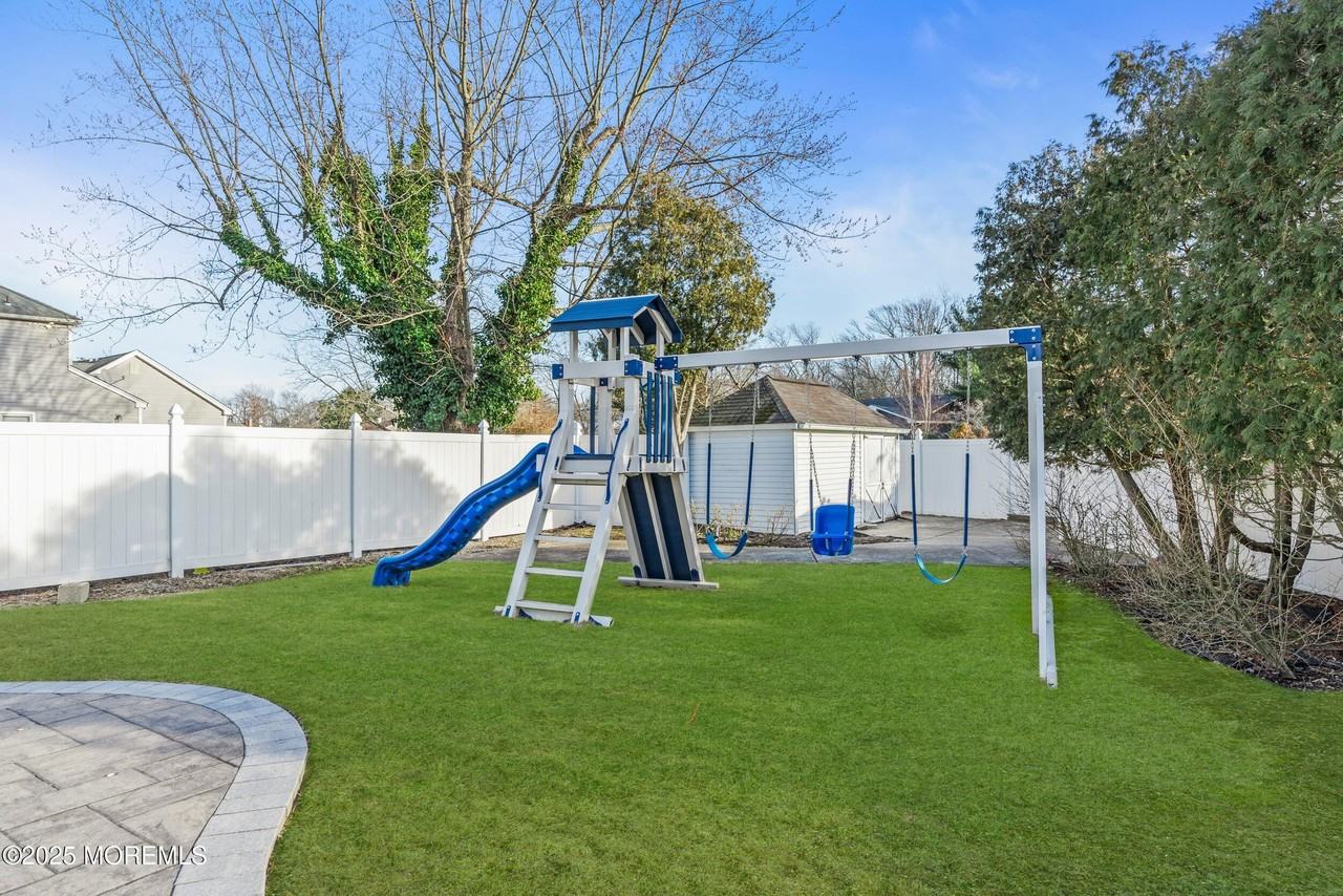 2 Windsor Dr - Photo 3 of 50