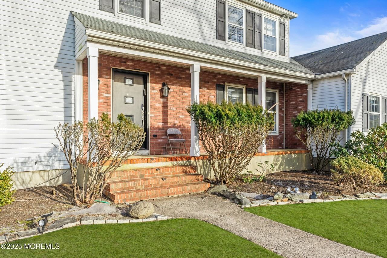 2 Windsor Dr - Photo 6 of 50