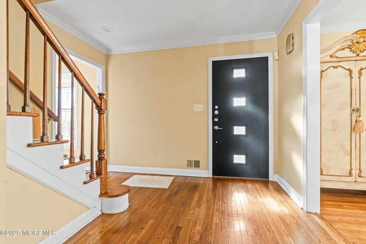 2 Windsor Dr - Photo 7 of 50