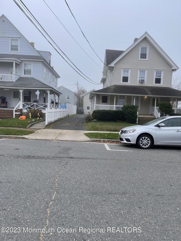 205 11th Ave #3 - Photo 2 of 12