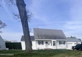 featured image of 239 Pinewood Ave