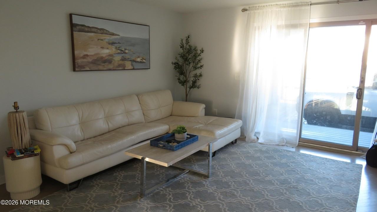 165 Sunset Ln - Photo 2 of 15