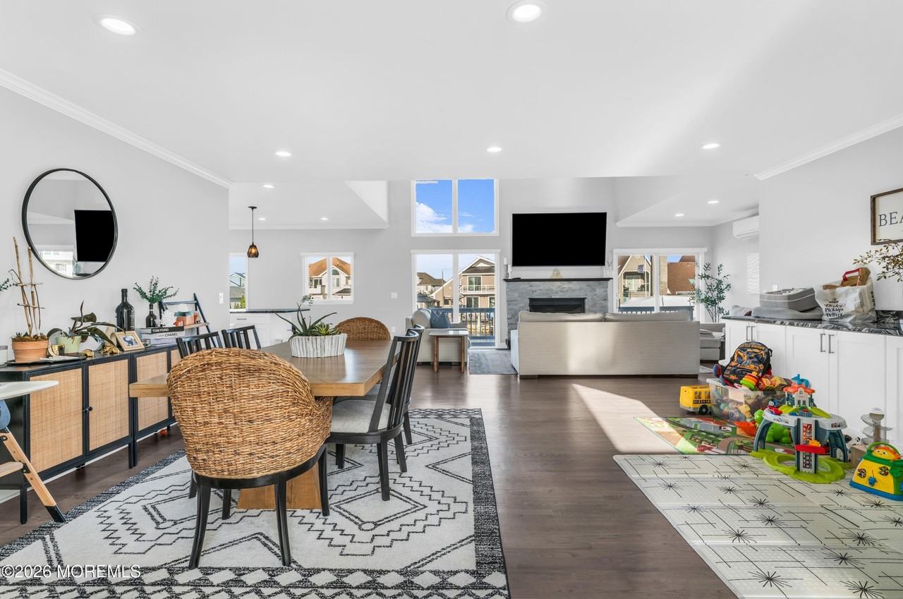 3330 Windsor Ave - Photo 3 of 45